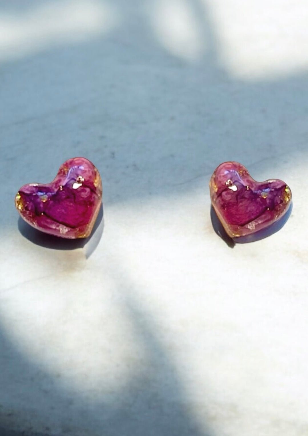 Set ciondolo Farfalla e orecchini a Cuore in Resina con Foglia d’Oro e Petali di Rosa - Un_Cadeaux