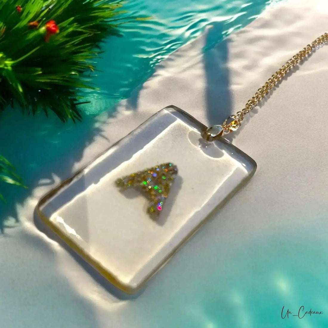 Ciondolo in Resina Rettangolare Trasparente con Dettagli in Oro✨ - Un_Cadeaux