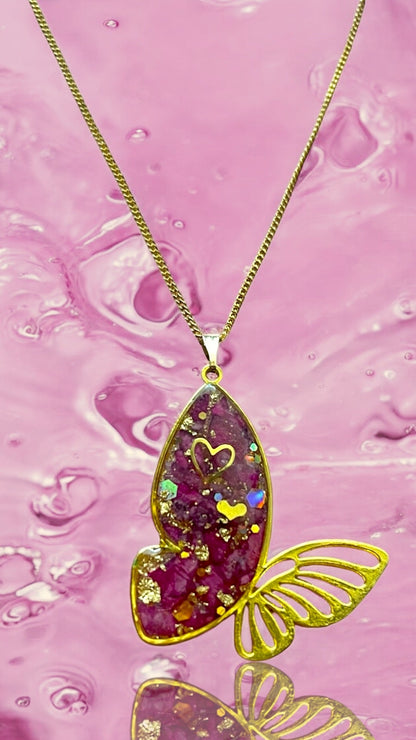Set ciondolo Farfalla e orecchini a Cuore in Resina con Foglia d’Oro e Petali di Rosa - Un_Cadeaux